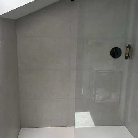 Dreamland Pensión 3*